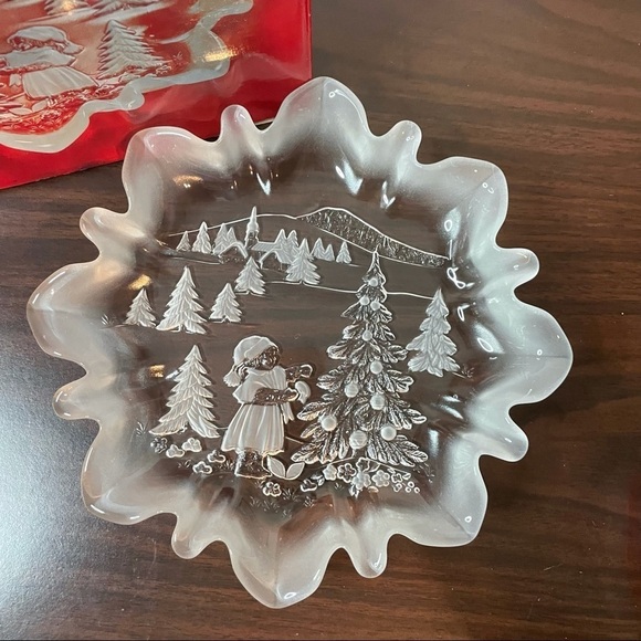 Mikasa Holiday Classics 9.5 serving dish - Picture 2 of 5